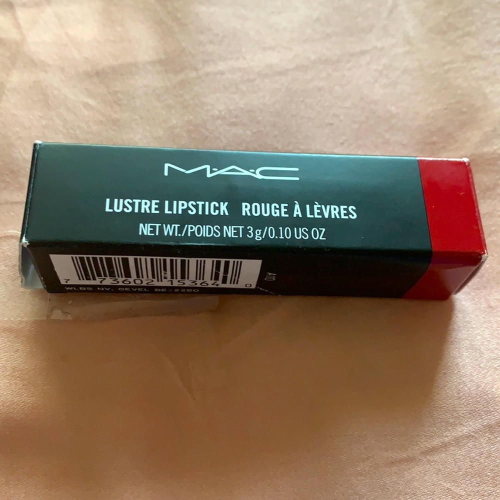 Mac lipstick red NWT. Host pick🌸